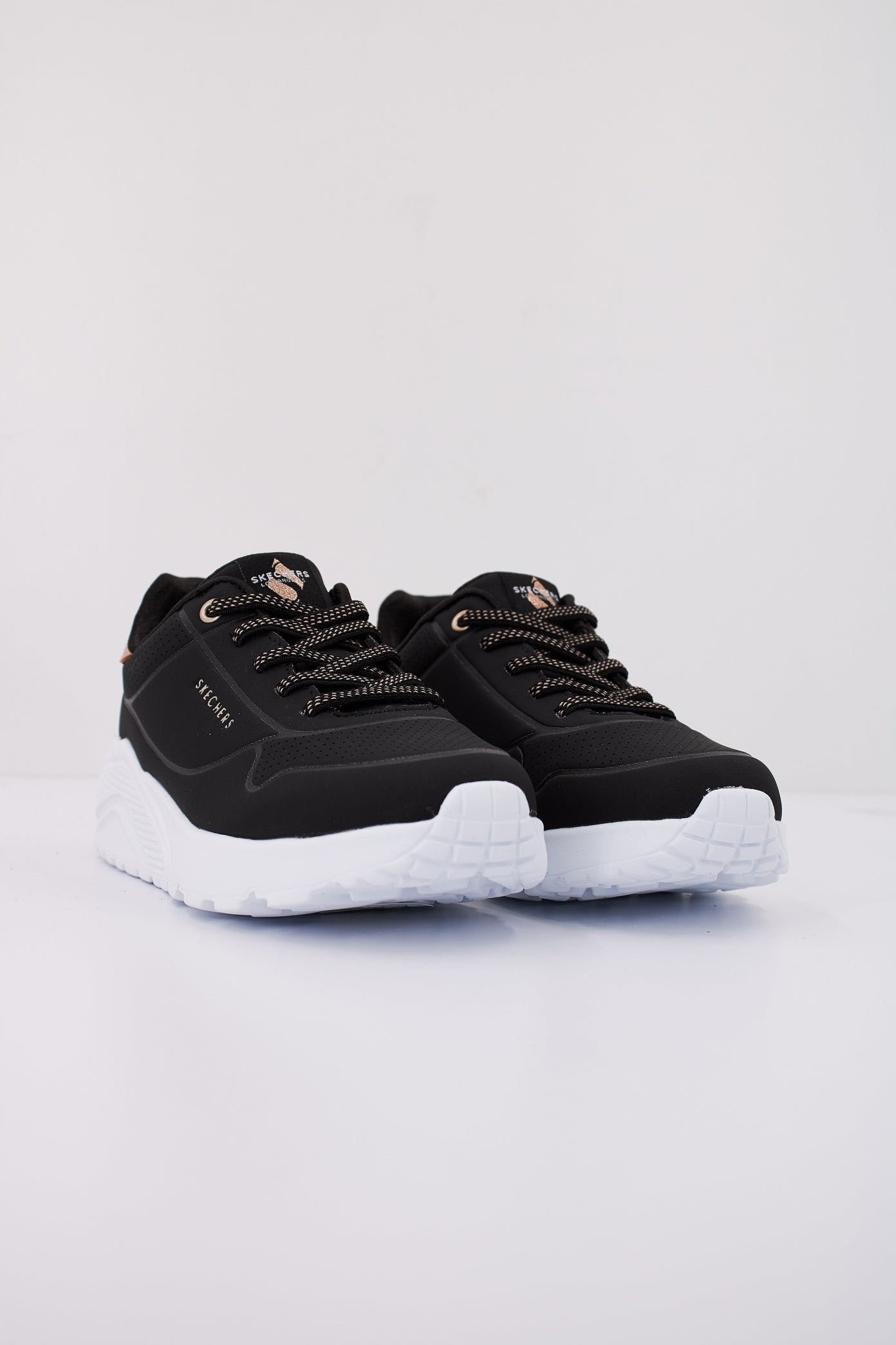 SKECHERS UNO LITE-METALLIC MO en color NEGRO  (2)