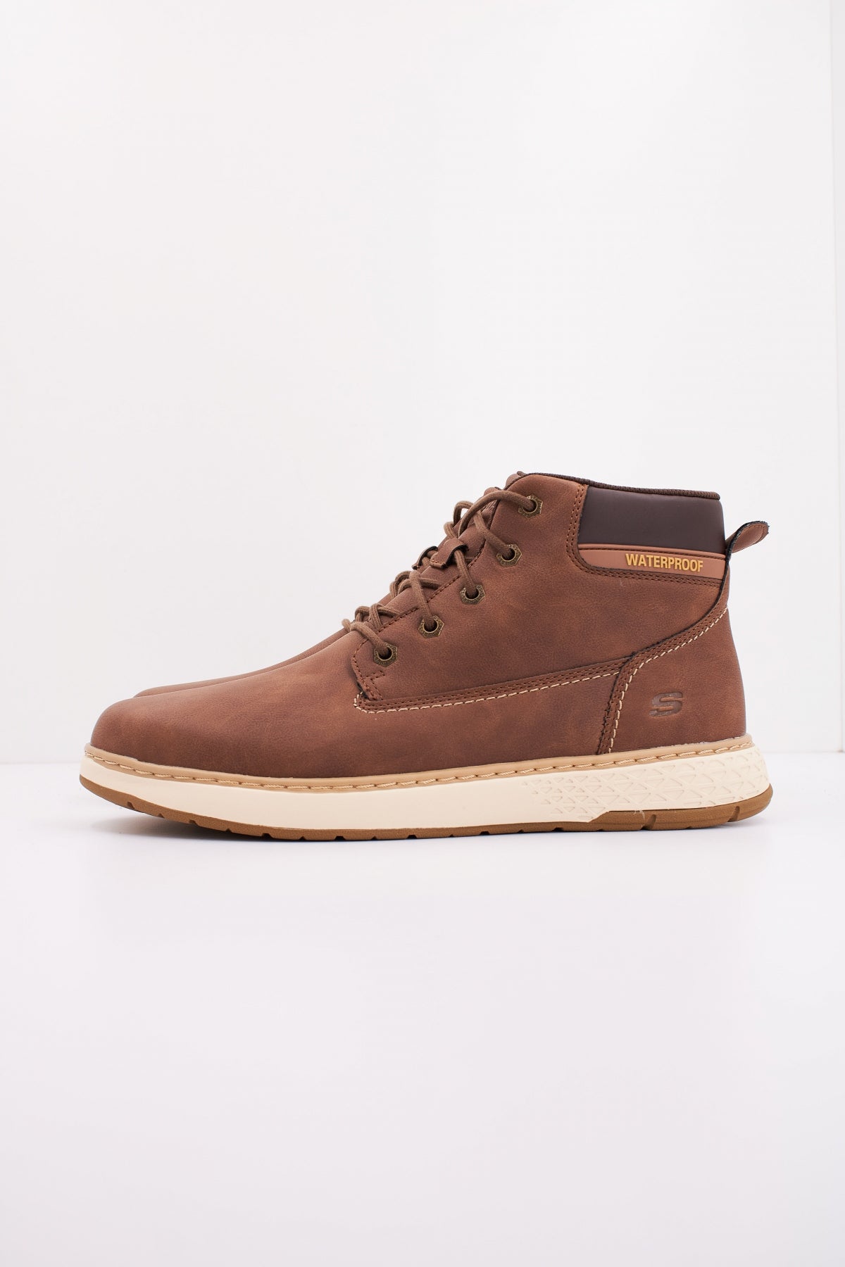 SKECHERS GARLAN - DENO en color MARRON  (1)