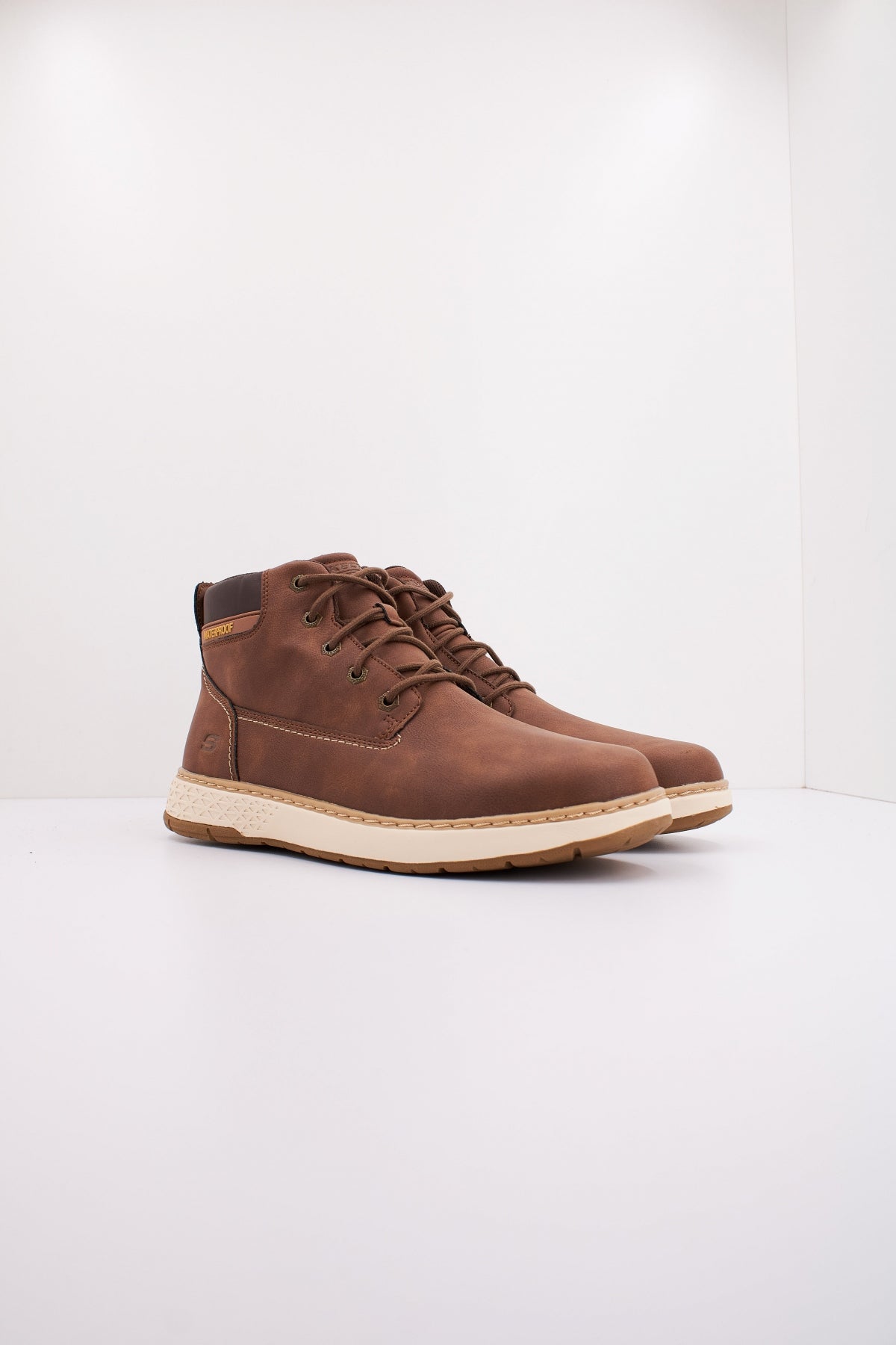 SKECHERS GARLAN - DENO en color MARRON  (2)