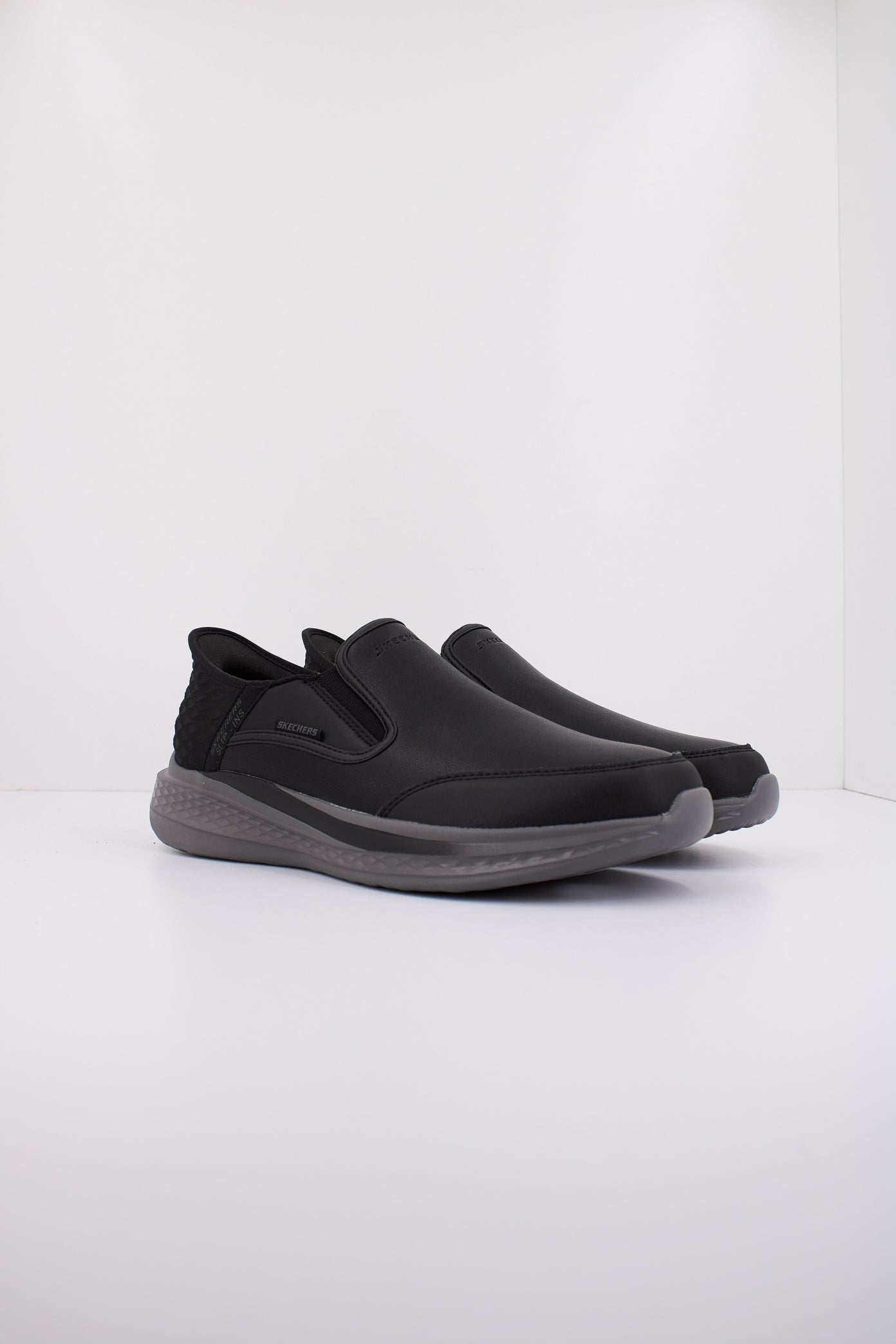 SKECHERS SLADE - COOPER SLIP-INS en color NEGRO  (2)