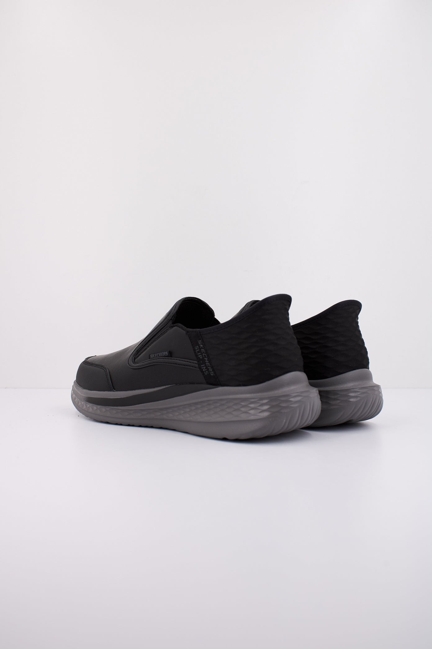 SKECHERS SLADE - COOPER SLIP-INS en color NEGRO  (4)