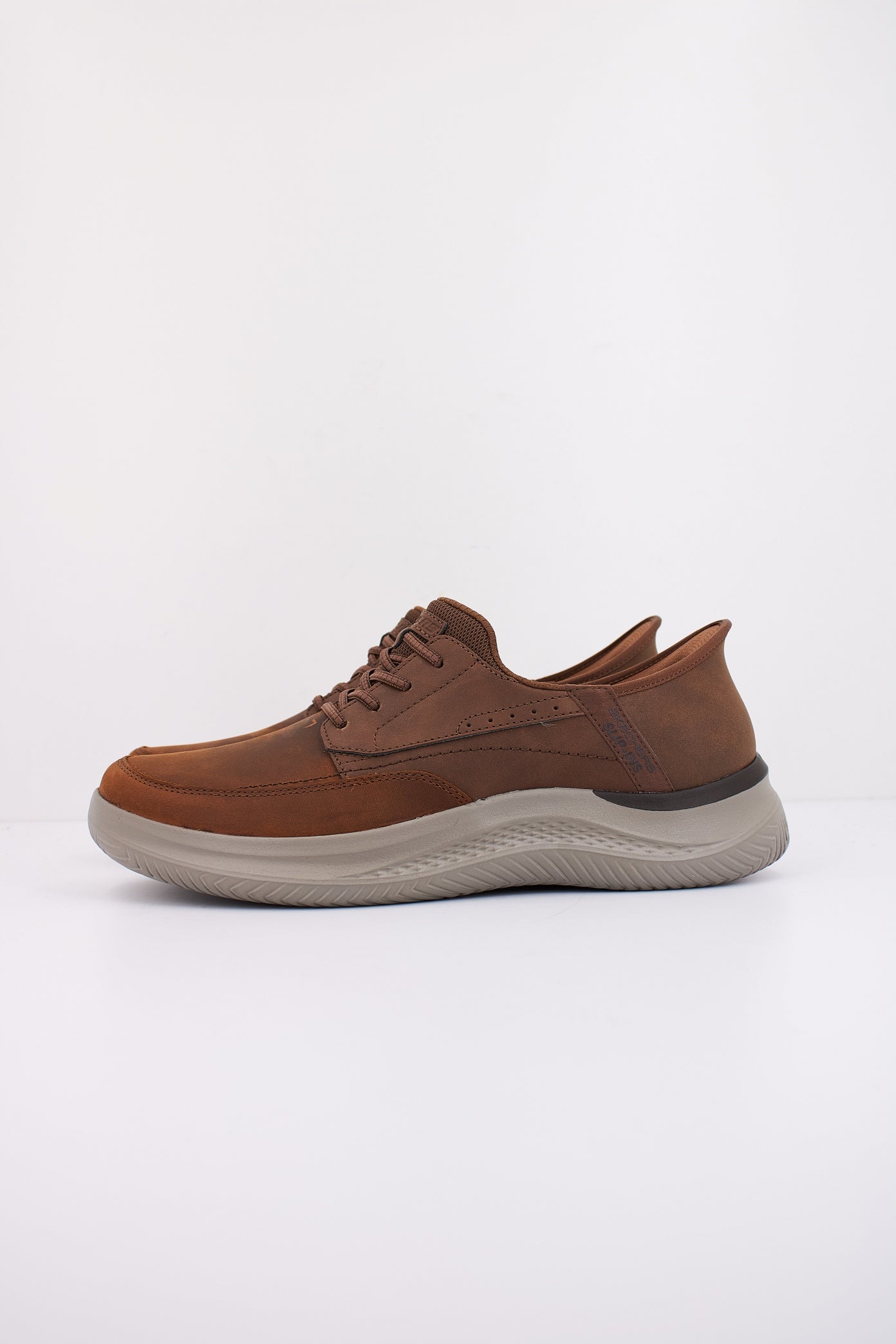 SKECHERS HASTING - RORY en color MARRON  (1)