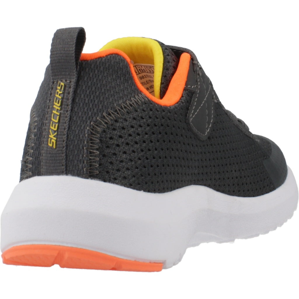 SKECHERS  DYNAMIC TREAD en color GRIS  (3)