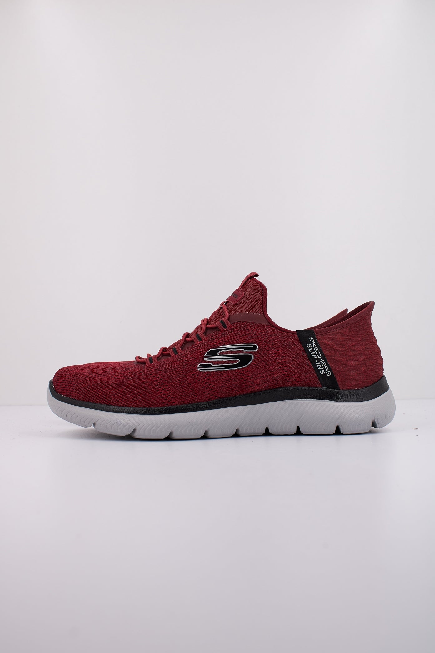 SKECHERS SUMMITS - KEY PACE SLIP-INS en color ROJO  (1)