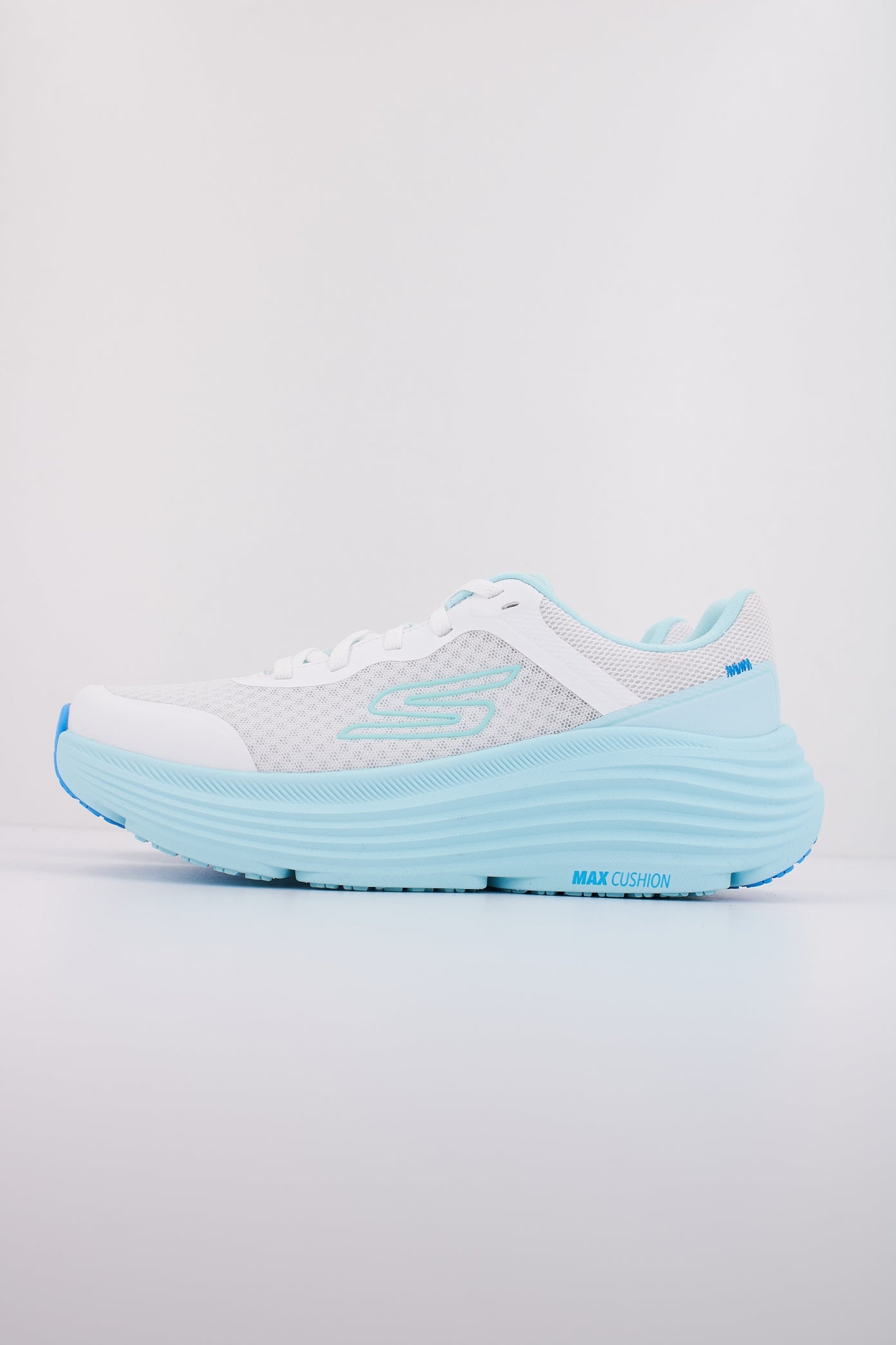 SKECHERS MAX CUSHIONING ENDEAVOUR en color BLANCO  (1)