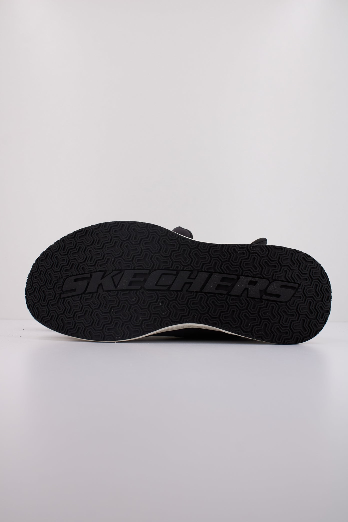 SKECHERS CYRUS SLIP-INS en color NEGRO  (4)