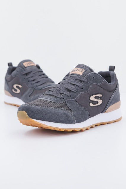 SKECHERS RETROS-OG -GOLDN GURL en color GRIS  (1)