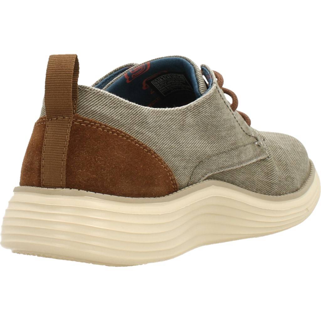 SKECHERS STATUS . PEXTON en color MARRON CLARO  (3)