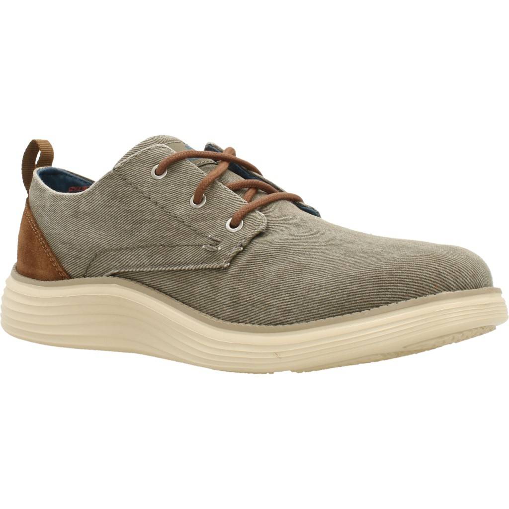 SKECHERS STATUS . PEXTON en color MARRON CLARO  (5)