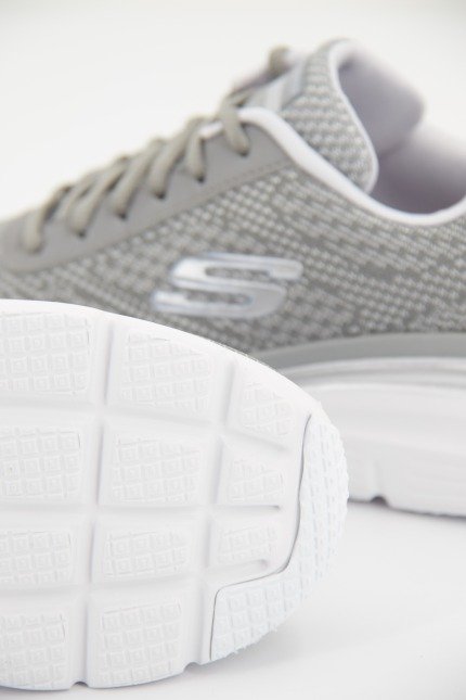 SKECHERS FASHION FIT BOLD BOUNDARIES en color GRIS  (4)