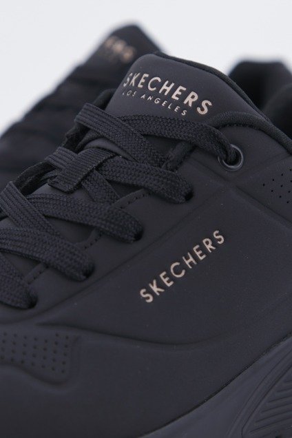 SKECHERS UNO -STAND ON AIR en color NEGRO  (3)