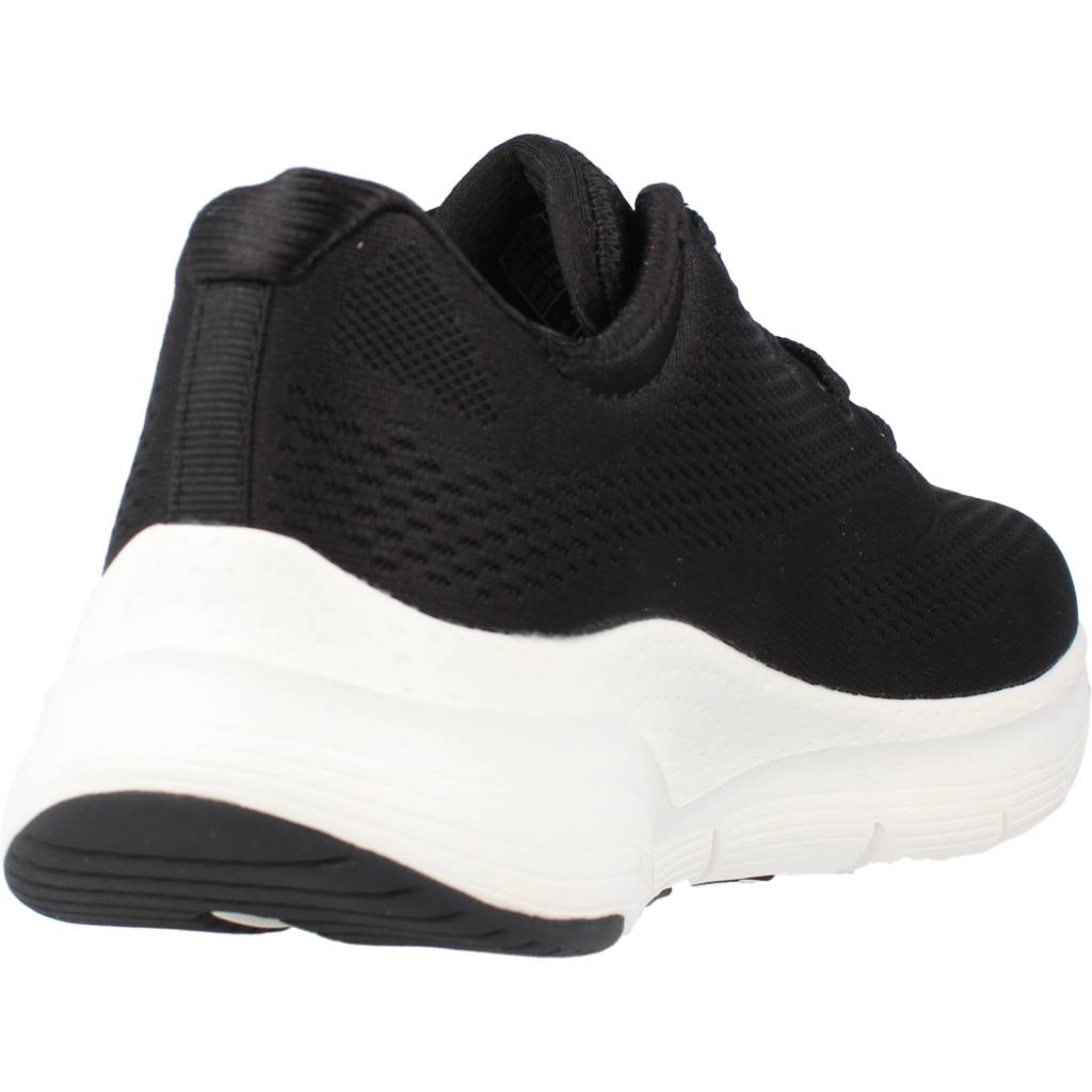 SKECHERS  ARCH FIT en color NEGRO  (3)