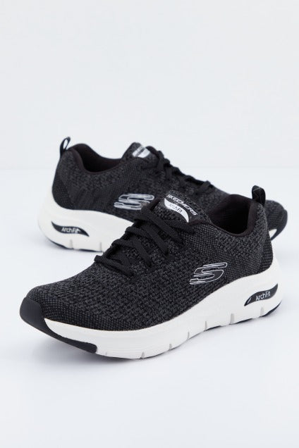 SKECHERS ARCH FIT - INFINITE ADVENTU en color NEGRO  (1)