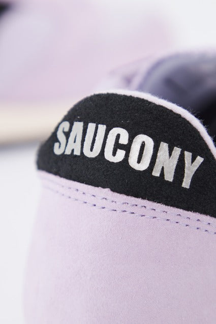 SAUCONY JAZZ VINTAGE SUEDE LOGO en color VIOLETA  (4)