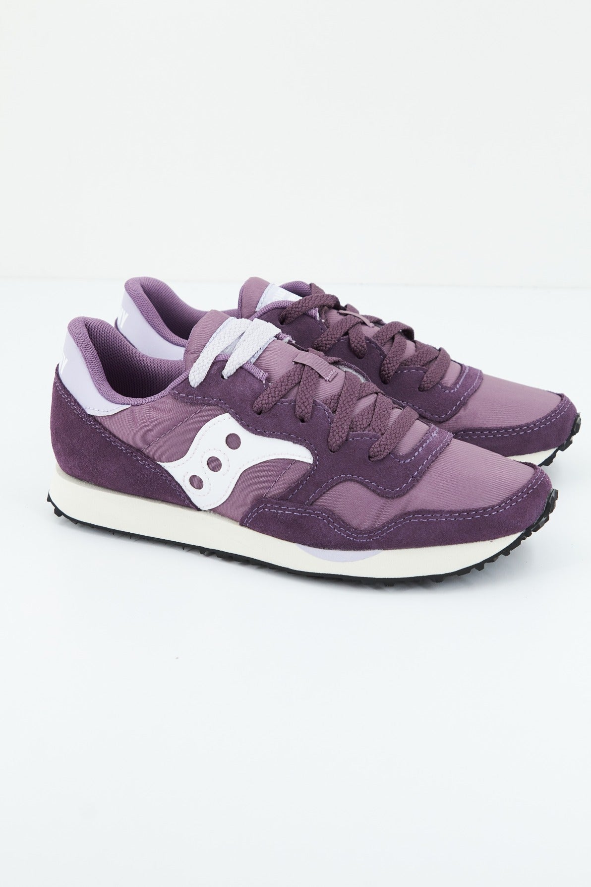 SAUCONY DXN TRAINER en color VIOLETA  (1)