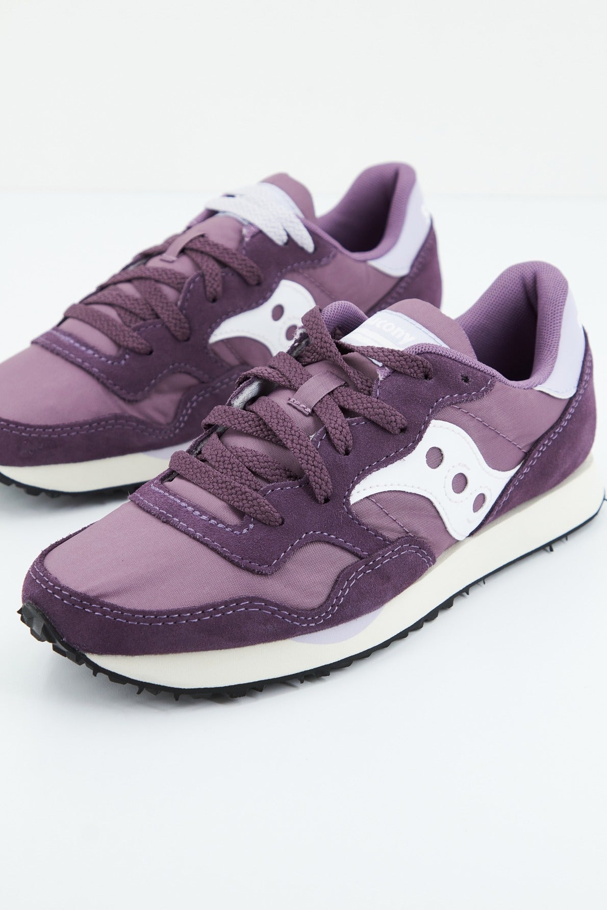 SAUCONY DXN TRAINER en color VIOLETA  (2)