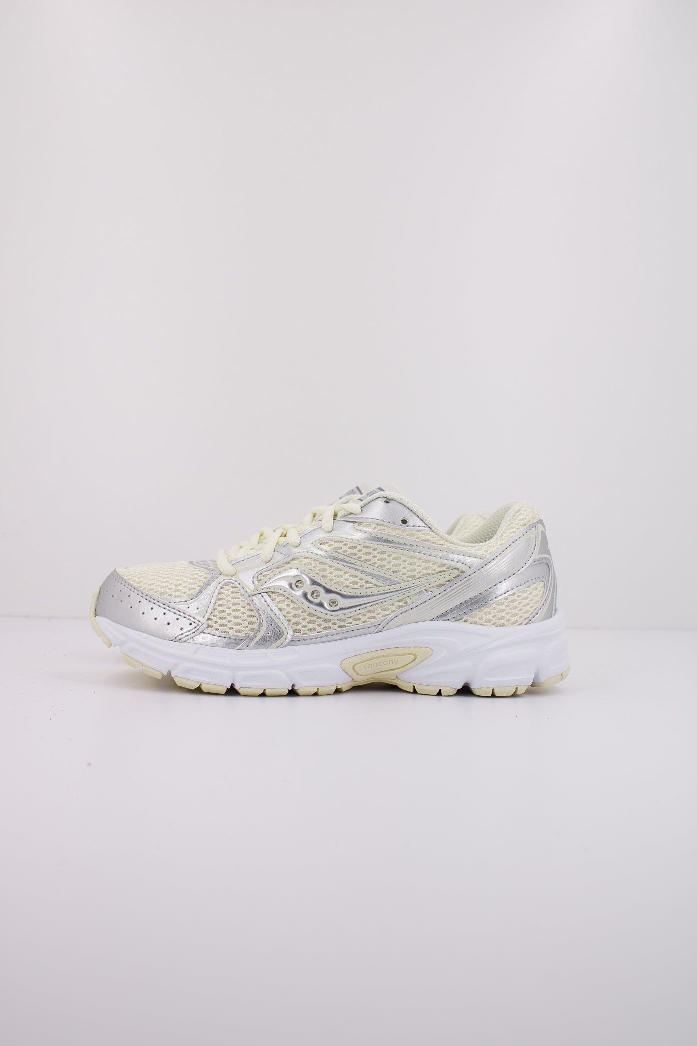 SAUCONY S  en color PLATA  (1)