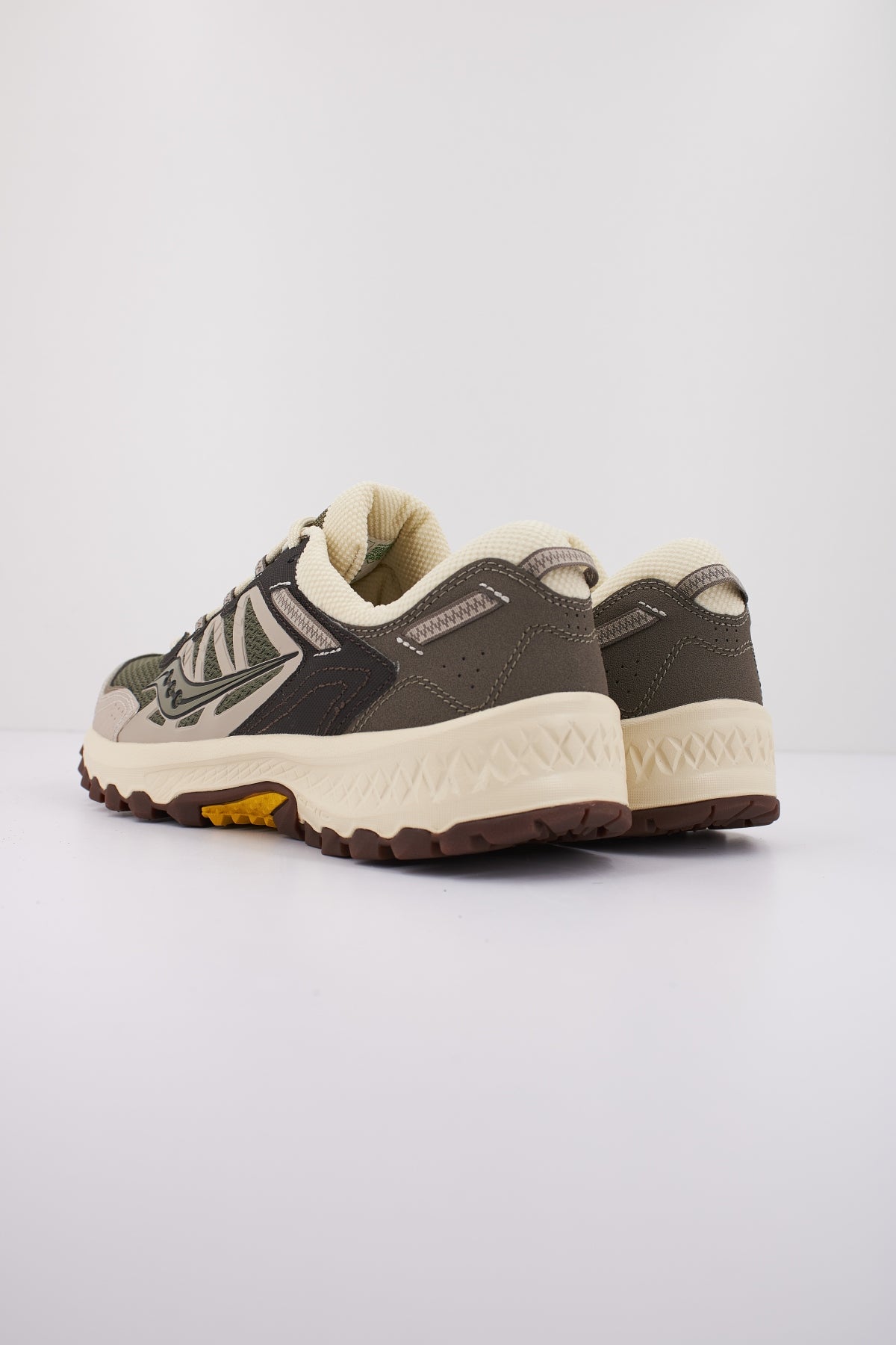 SAUCONY GRID PEAK en color MARRON CLARO  (3)