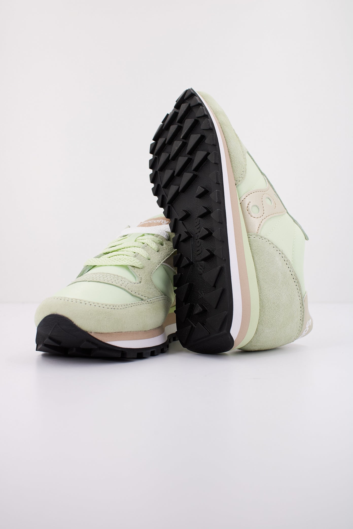 SAUCONY  JAZZ TRIPLE en color VERDE  (4)