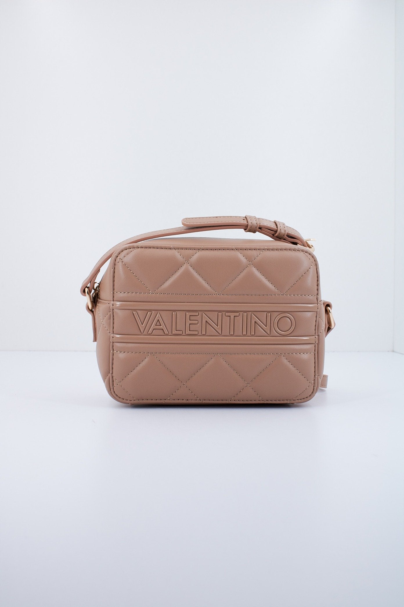 VALENTINO BAGS ADA en color BEIS  (1)