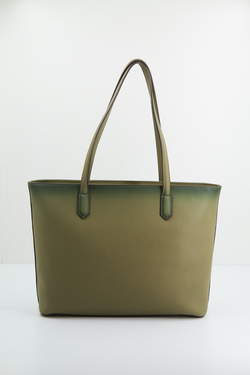 VALENTINO BAGS OCTOBER RE en color VERDE  (3)