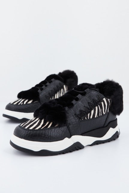 MOU ESKIMO LACE UP TRAINER  en color NEGRO  (1)