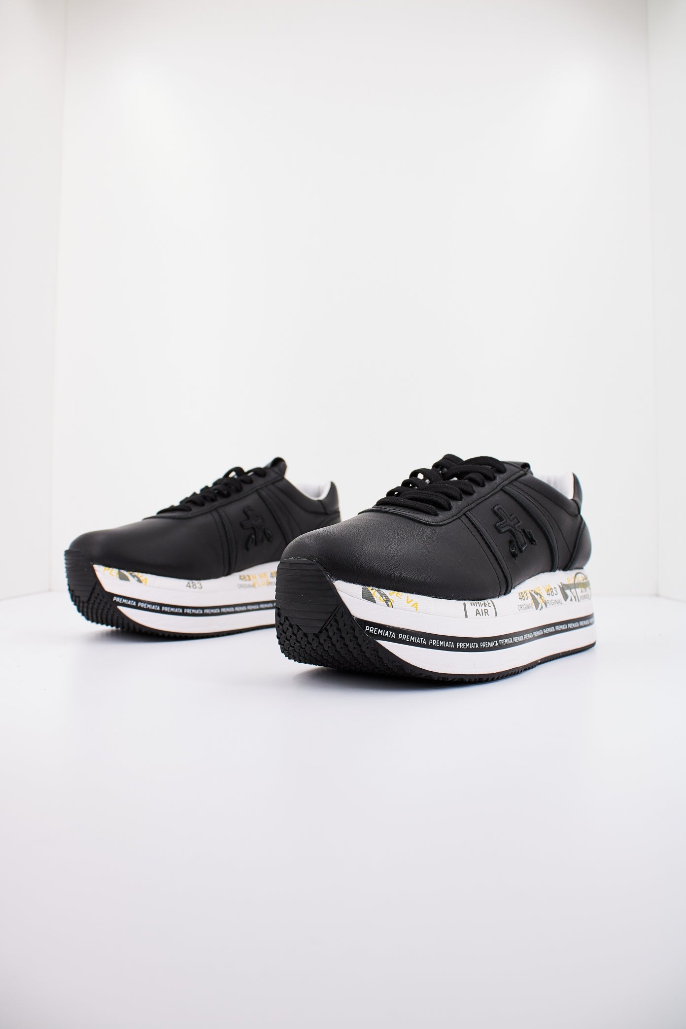 PREMIATA BETH  en color NEGRO  (2)