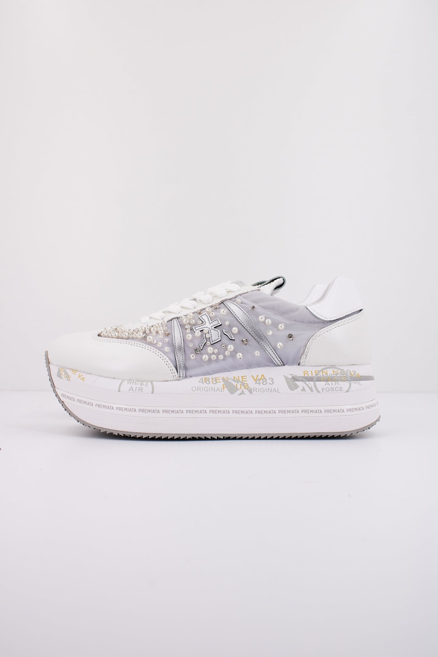 PREMIATA BETH  en color BLANCO  (1)