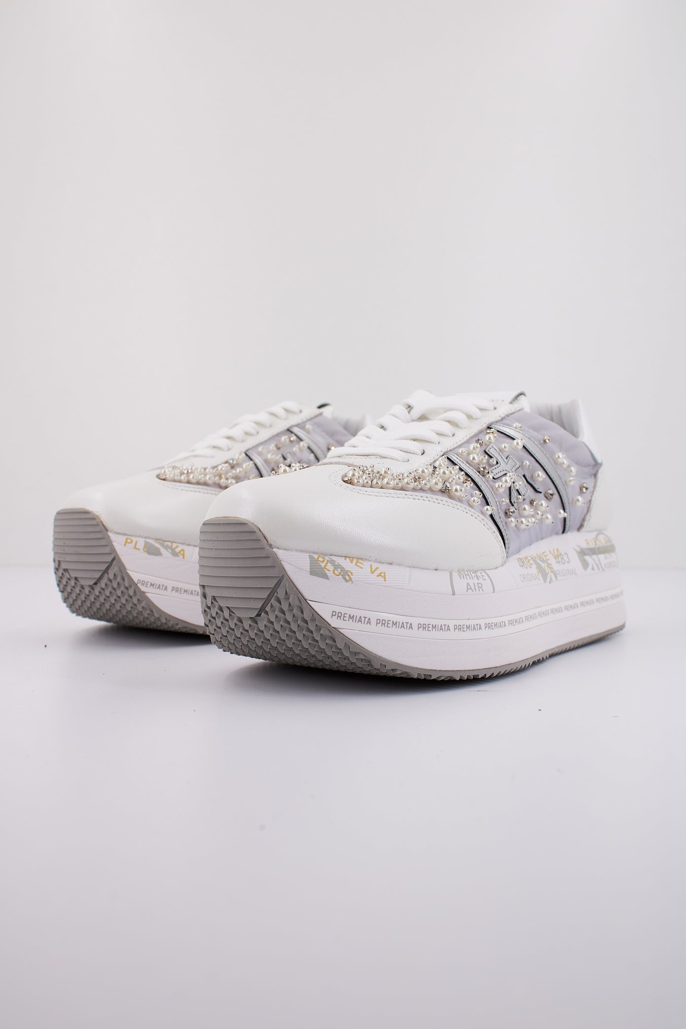 PREMIATA BETH  en color BLANCO  (2)