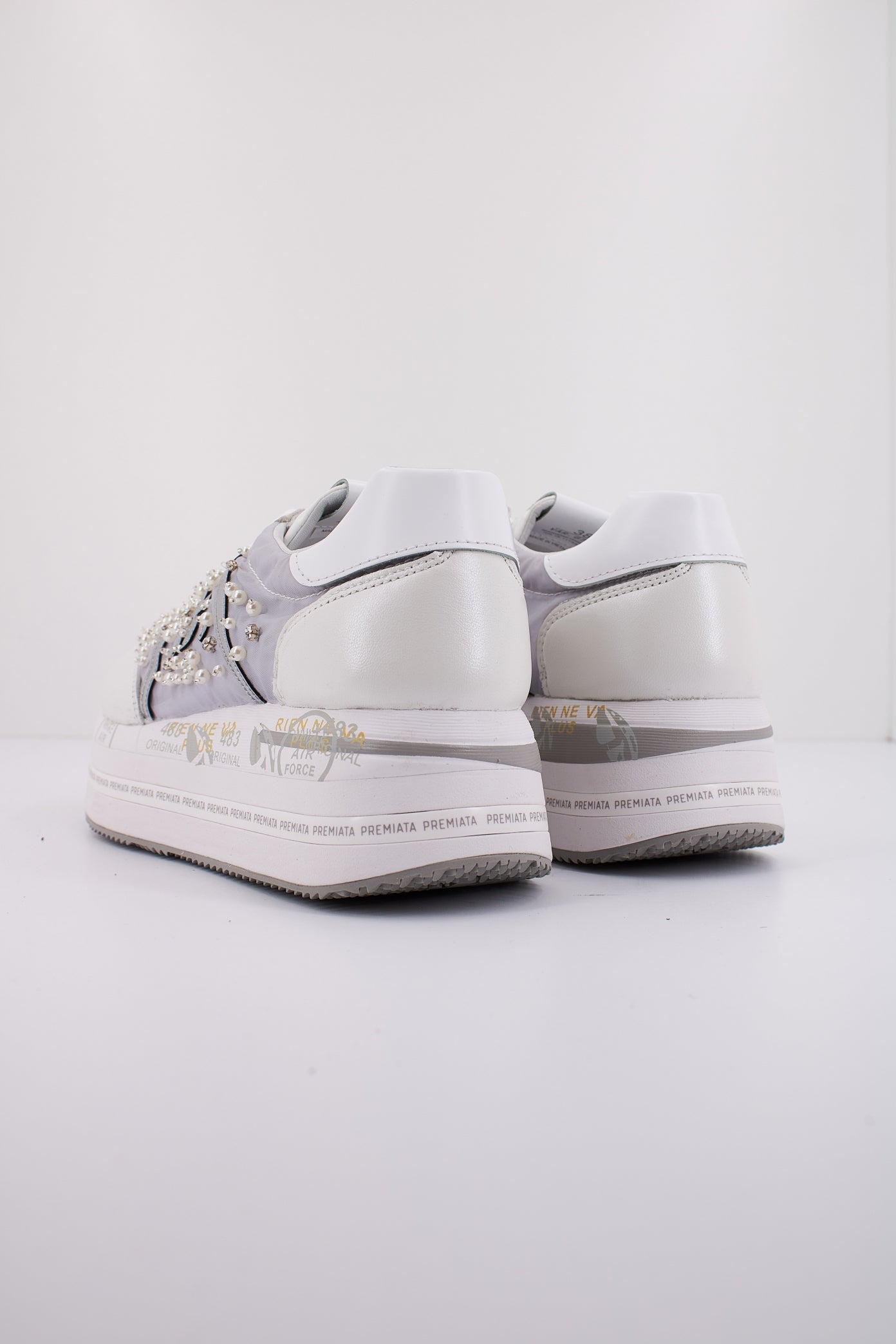 PREMIATA BETH  en color BLANCO  (3)