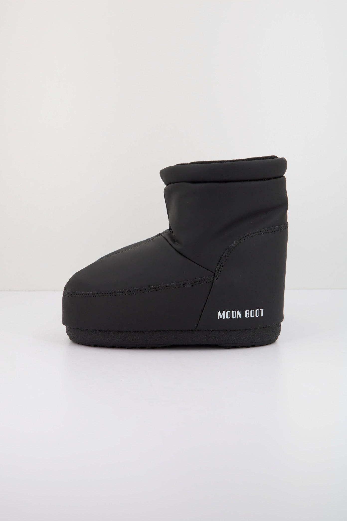 MOON BOOT MB ICON LOW NOLACE RUB en color NEGRO  (1)