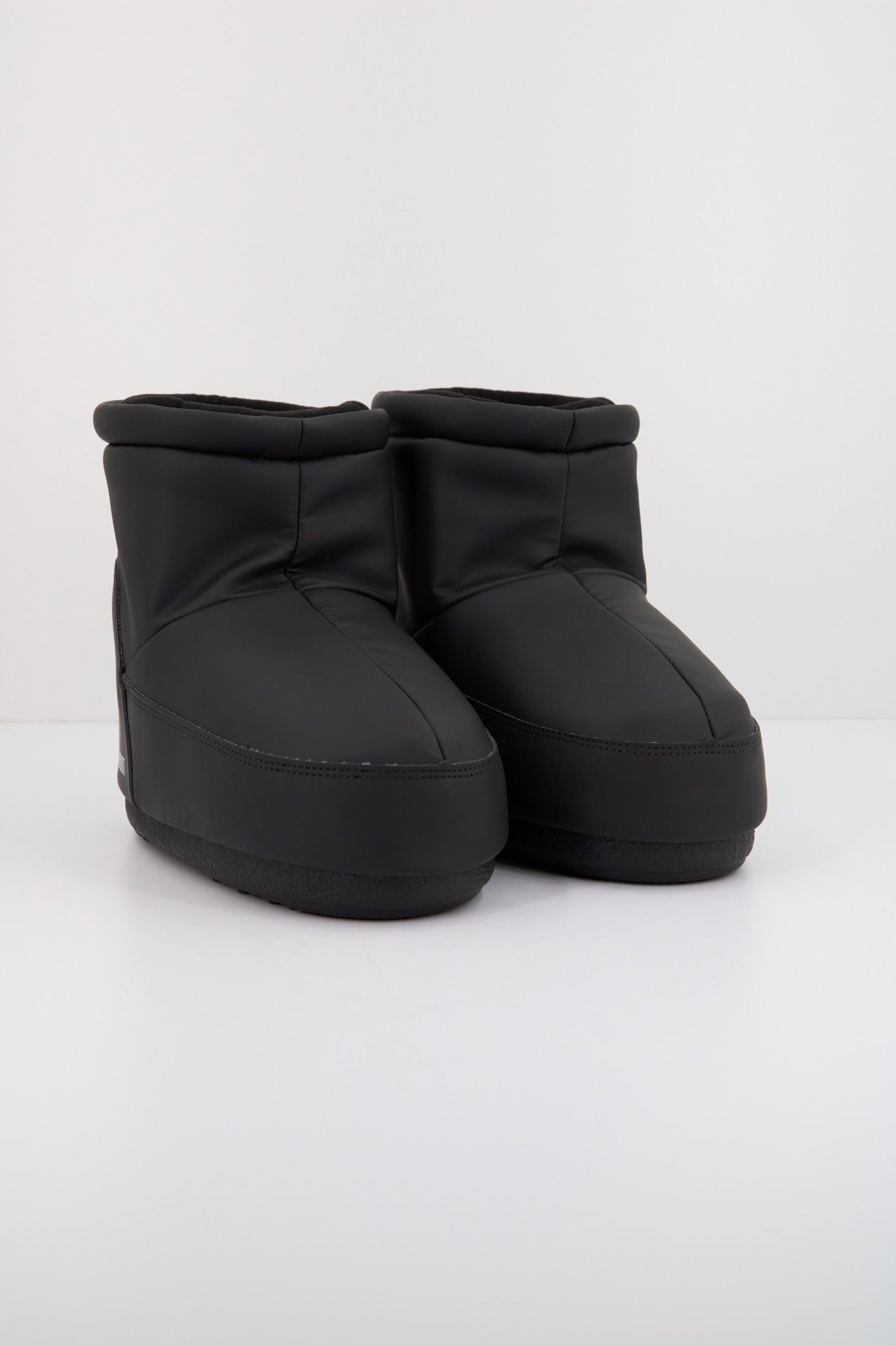 MOON BOOT MB ICON LOW NOLACE RUB en color NEGRO  (2)