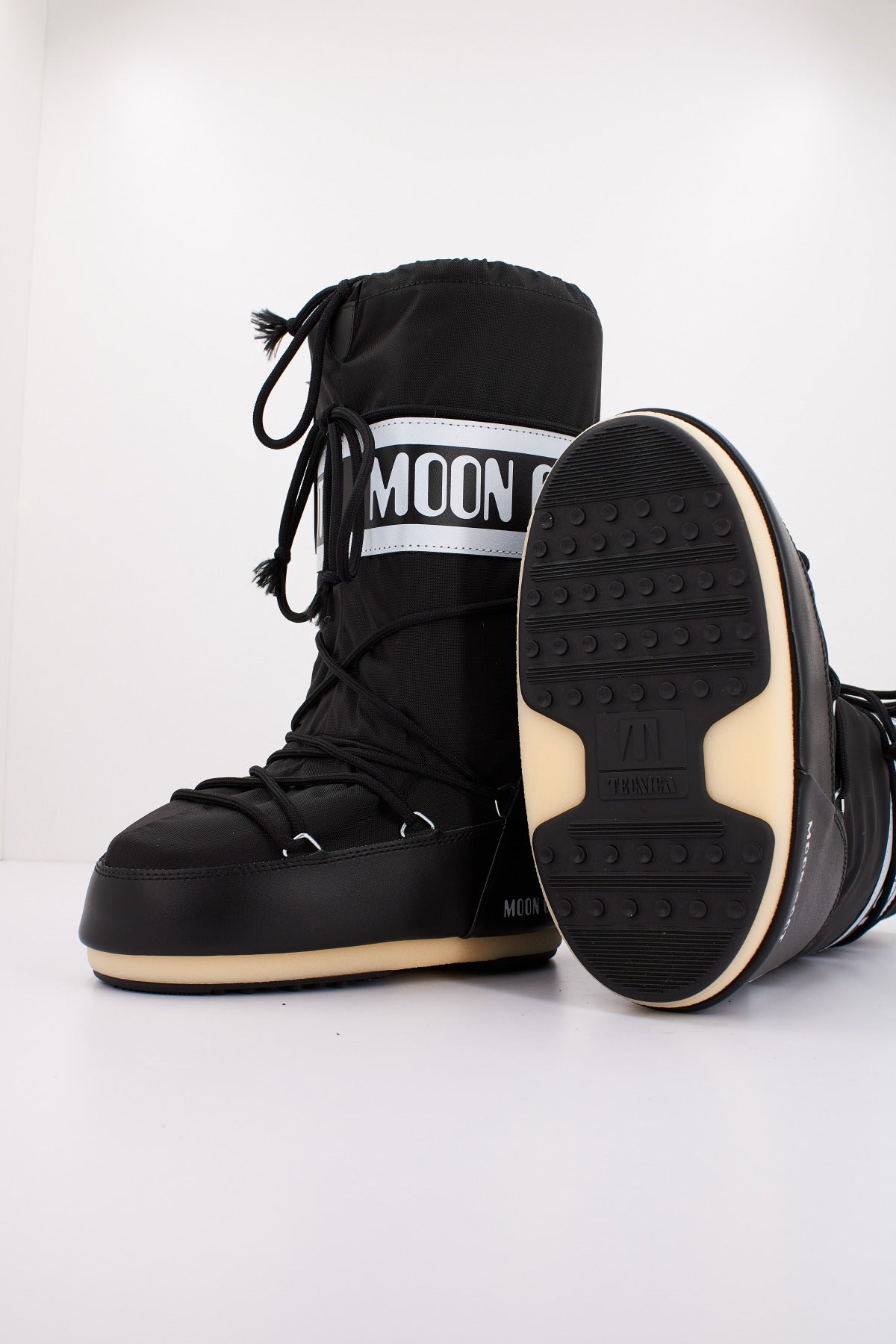 MOON BOOT ICON NYLON en color NEGRO  (4)