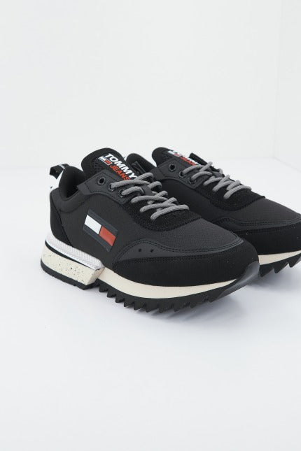 TOMMY JEANS THE CLEAT en color NEGRO  (1)