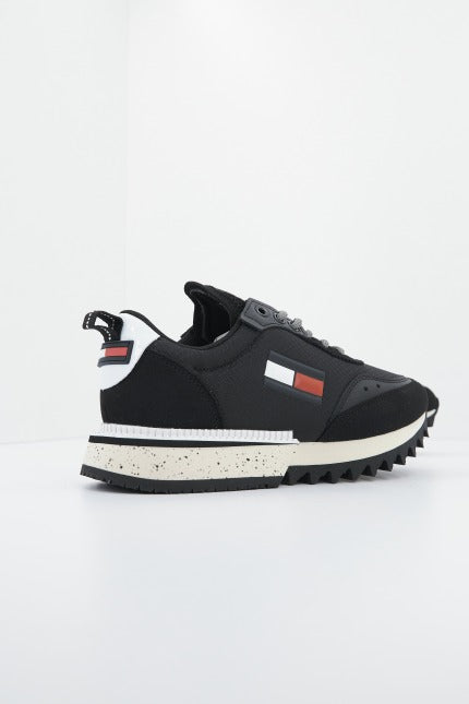 TOMMY JEANS THE CLEAT en color NEGRO  (3)