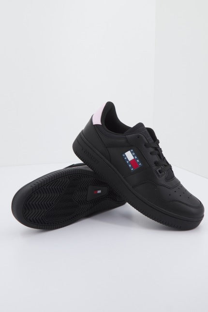 TOMMY JEANS RETRO BASKET en color NEGRO  (4)