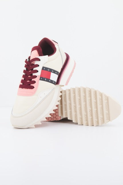 TOMMY JEANS SNEAKER CLEAT en color BEIS  (1)