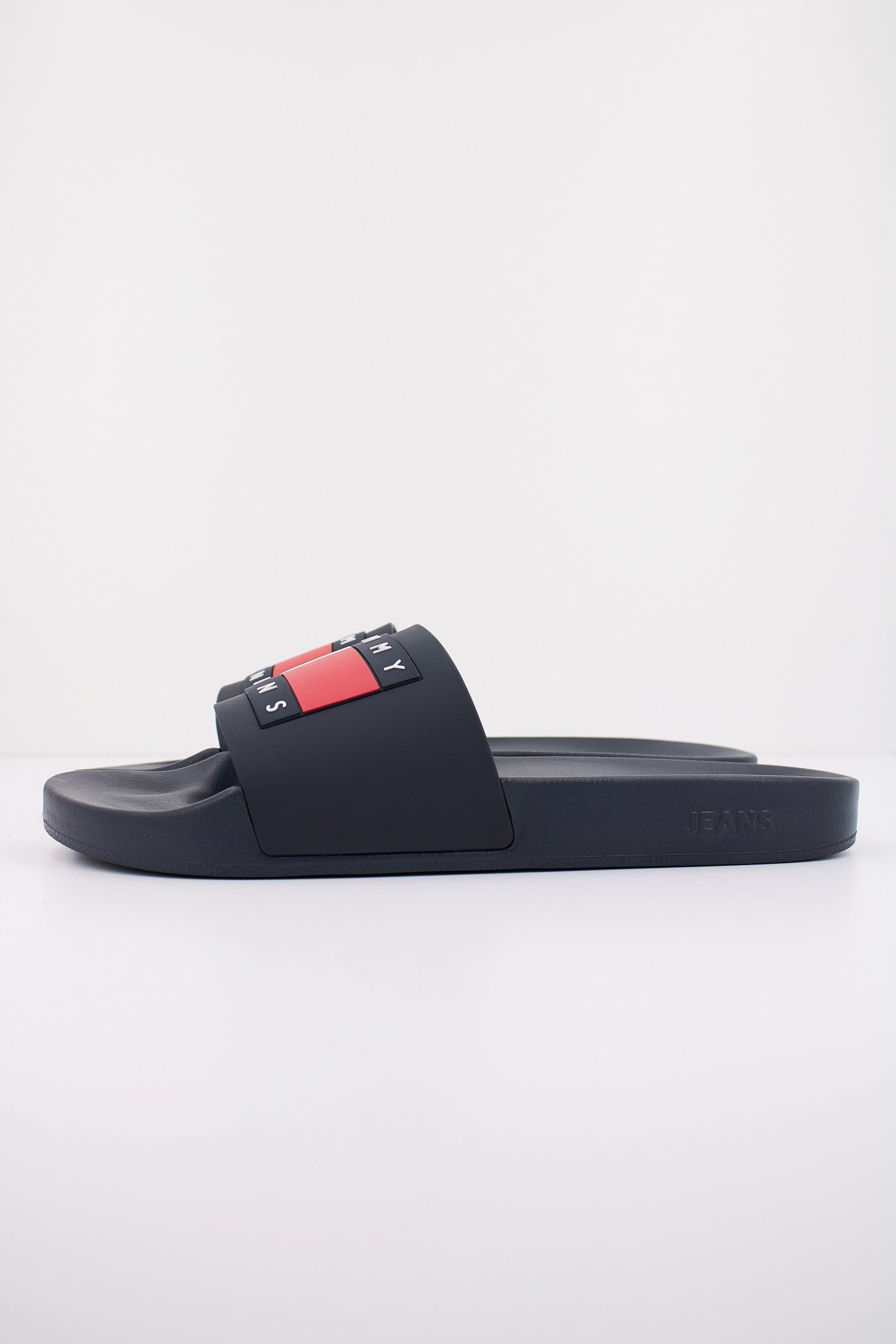 TOMMY JEANS POOL SLIDE ESS en color AZUL  (1)