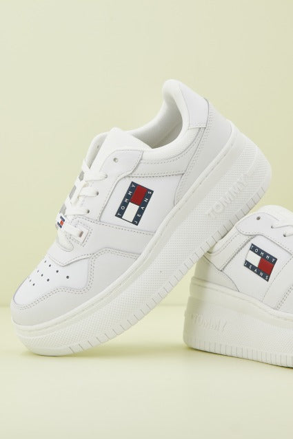 TOMMY JEANS RETRO BASKET FLATF en color BLANCO  (2)