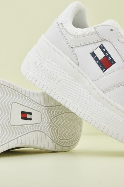 TOMMY JEANS RETRO BASKET FLATF en color BLANCO  (3)