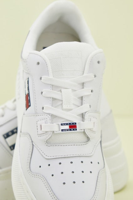 TOMMY JEANS RETRO BASKET FLATF en color BLANCO  (4)