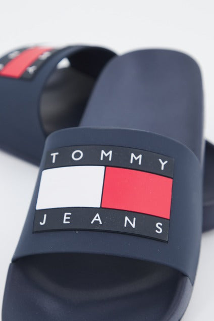 TOMMY JEANS FLAG POOL SLD ESS en color AZUL  (4)