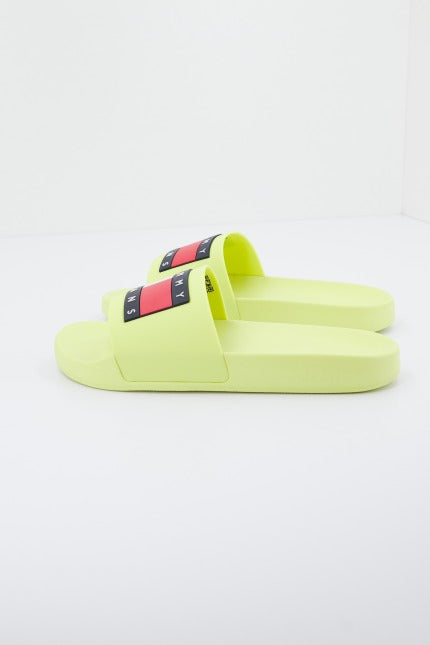 TOMMY JEANS FLAG POOL SLD ESS en color AMARILLO  (2)