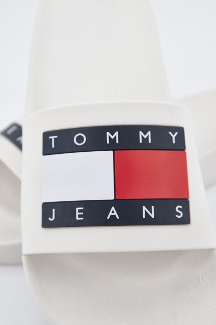 TOMMY JEANS FLAG POOL SLD ESS en color BLANCO  (4)