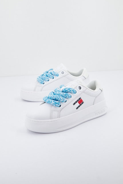 TOMMY JEANS  CITY FLATFORM en color BLANCO  (2)