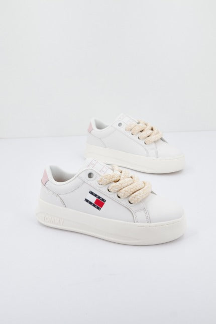 TOMMY JEANS  CITY FLATFORM en color BLANCO  (2)