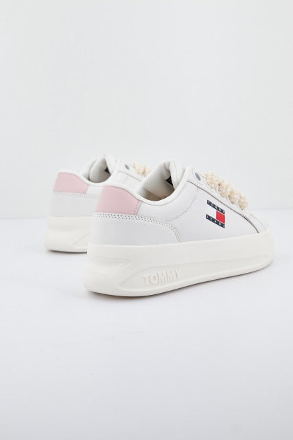 TOMMY JEANS  CITY FLATFORM en color BLANCO  (3)