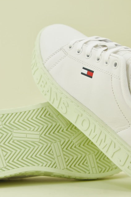 TOMMY JEANS COOL en color BLANCO  (4)