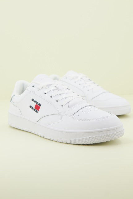 TOMMY JEANS RETRO LEATHER en color BLANCO  (2)