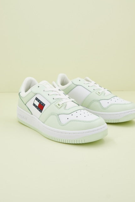 TOMMY JEANS RETRO BASKET WMN en color VERDE  (1)